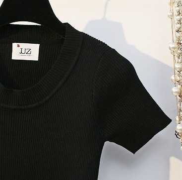 レディース　カットソー　ニット　ショート丈　半袖　ラウンドネック　人気　春　夏物　女性　大人　カジュアル　キュート　可愛い　フェミニン　上品　おしゃれ　ファッション　ホワイト　ブラック　グレー　ブラウン　フリーサイズ　ワンサイズ　送料無料