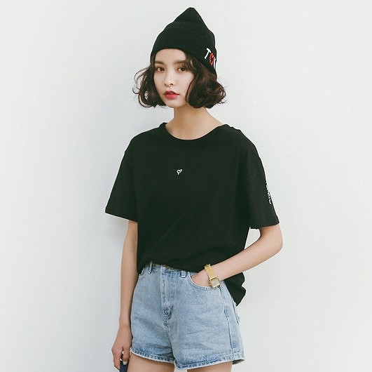 レディース　ハート　Tシャツ　半袖　ラウンドネック　クルーネック　トップス　人気　春　夏物　女性　大人　カジュアル　キュート　可愛い　フェミニン　セクシー　おしゃれ　ファッション　ブルー　ホワイト　ブラック　イエロー　フリーサイズ　ワンサイズ　送料無料