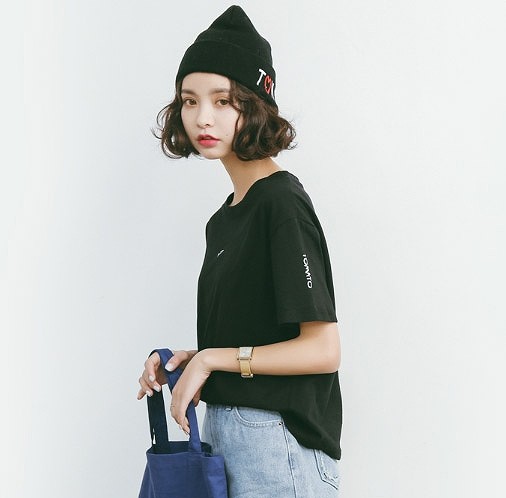 レディース　ハート　Tシャツ　半袖　ラウンドネック　クルーネック　トップス　人気　春　夏物　女性　大人　カジュアル　キュート　可愛い　フェミニン　セクシー　おしゃれ　ファッション　ブルー　ホワイト　ブラック　イエロー　フリーサイズ　ワンサイズ　送料無料