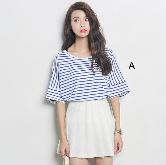 レディース　ボーダー　Tシャツ　半袖　ラウンドネック　トップス　人気　春　夏物　女性　大人　カジュアル　キュート　可愛い　フェミニン　セクシー　おしゃれ　ファッション　ネイビー　ホワイト　ブラック　S　M　サイズ　送料無料