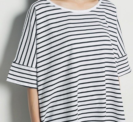 レディース　ボーダー　Tシャツ　半袖　ラウンドネック　トップス　人気　春　夏物　女性　大人　カジュアル　キュート　可愛い　フェミニン　セクシー　おしゃれ　ファッション　ネイビー　ホワイト　ブラック　S　M　サイズ　送料無料