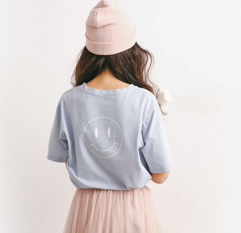 レディース　スマイル　プリント　Tシャツ　半袖　ラウンドネック　トップス　人気　春　夏物　女性　大人　カジュアル　キュート　可愛い　フェミニン　おしゃれ　ファッション　ホワイト　ネイビー　オレンジ　ブルー　フリーサイズ　ワンサイズ　送料無料