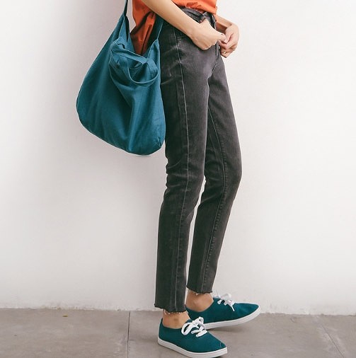 レディース　デニム　クロップドパンツ　半端丈　アンクル丈　スリム　ボトムス　人気　春物　夏物　女性　大人　カジュアル　キュート　可愛い　フェミニン　セクシー　おしゃれ　ファッション　美脚　脚長　美シルエット　ブラック　黒　S　M　L　サイズ　送料無料