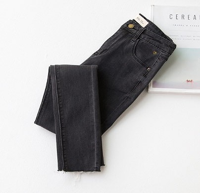 レディース　デニム　クロップドパンツ　半端丈　アンクル丈　スリム　ボトムス　人気　春物　夏物　女性　大人　カジュアル　キュート　可愛い　フェミニン　セクシー　おしゃれ　ファッション　美脚　脚長　美シルエット　ブラック　黒　S　M　L　サイズ　送料無料
