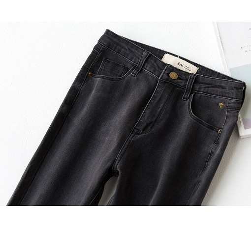 レディース　デニム　クロップドパンツ　半端丈　アンクル丈　スリム　ボトムス　人気　春物　夏物　女性　大人　カジュアル　キュート　可愛い　フェミニン　セクシー　おしゃれ　ファッション　美脚　脚長　美シルエット　ブラック　黒　S　M　L　サイズ　送料無料