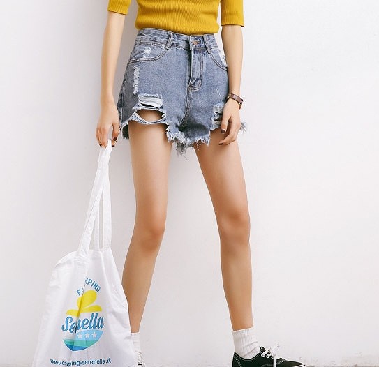 レディース　クラッシュ加工　ダメージ　デニム　ショートパンツ　短パン　ジーンズ　ショーパン　切りっぱなし　人気　春物　夏物　女性　大人　カジュアル　キュート　可愛い　フェミニン　セクシー　おしゃれ　ファッション　ブルー　S　M　L　サイズ　送料無料