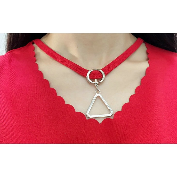 レディース　トップス　Tシャツ　無地　スカラップネック　Ｖネック　　半袖　綿　シンプル　スリム　フィット　カジュアル　大人可愛い　フェミニン　デート　お出かけ　普段着　ブラック　ホワイト　レッド　イエロー　送料無料