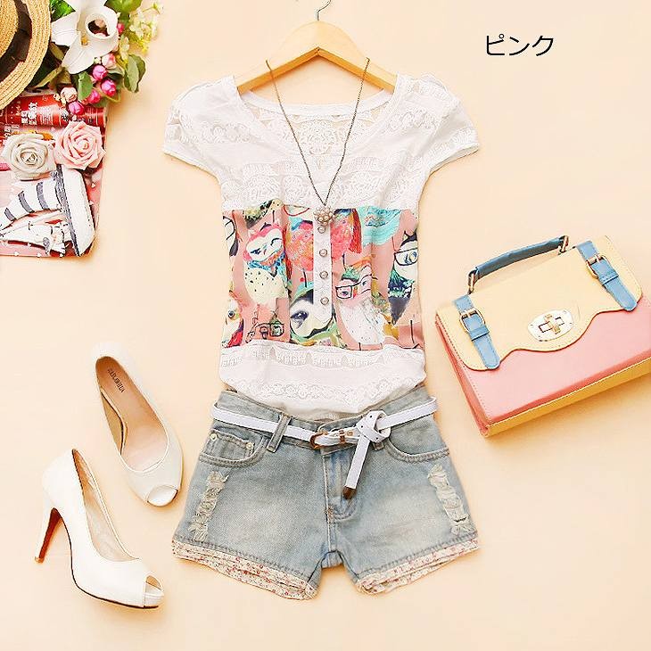 レディース　トップス　Tシャツ　Ｖネック　ボタン　半袖　プリント　レース　カラフル　華やか　カジュアル　大人可愛い　フェミニン　デート　お出かけ　普段着　送料無料