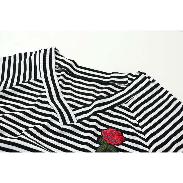 レディース　トップス　Tシャツ　半袖　Ｖネック　ボーダー　綿　ワンポイント　シンプル　花柄　バラ　スリム　カジュアル　大人可愛い　フェミニン　デート　お出かけ　普段着　ホワイト　送料無料