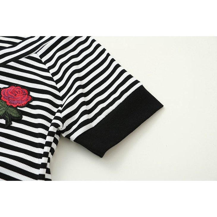 レディース　トップス　Tシャツ　半袖　Ｖネック　ボーダー　綿　ワンポイント　シンプル　花柄　バラ　スリム　カジュアル　大人可愛い　フェミニン　デート　お出かけ　普段着　ホワイト　送料無料