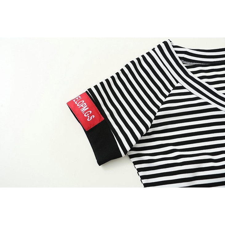 レディース　トップス　Tシャツ　半袖　Ｖネック　ボーダー　綿　ワンポイント　シンプル　花柄　バラ　スリム　カジュアル　大人可愛い　フェミニン　デート　お出かけ　普段着　ホワイト　送料無料