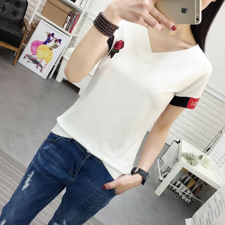 レディース　トップス　Tシャツ　半袖　Ｖネック　ボーダー　綿　ワンポイント　シンプル　花柄　バラ　スリム　カジュアル　大人可愛い　フェミニン　デート　お出かけ　普段着　ホワイト　送料無料