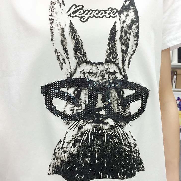 レディース　トップス　Tシャツ　半袖　プリント　ウサギ　コットン　綿　プリーツ　カジュアル　大人可愛い　フェミニン　デート　お出かけ　普段着　ホワイト　白　ブラック　黒　送料無料