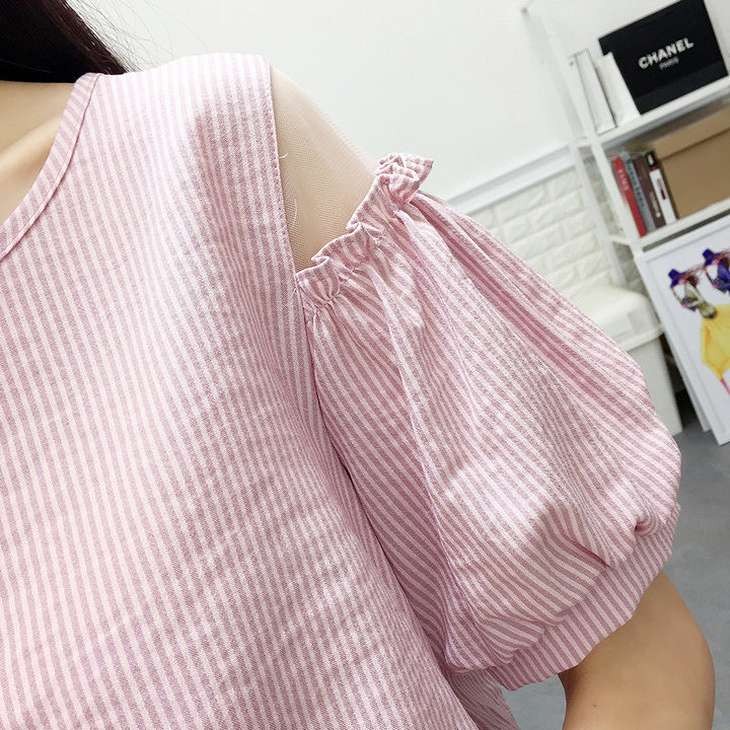 レディース　トップス　Tシャツ　半袖　ストライプ　肩だし　肩あき　フラウンス　綿　シンプル　カットソー　カジュアル　大人可愛い　フェミニン　おしゃれ　デート　お出かけ　普段着　ホワイト　白　ピンク　レッド　送料無料