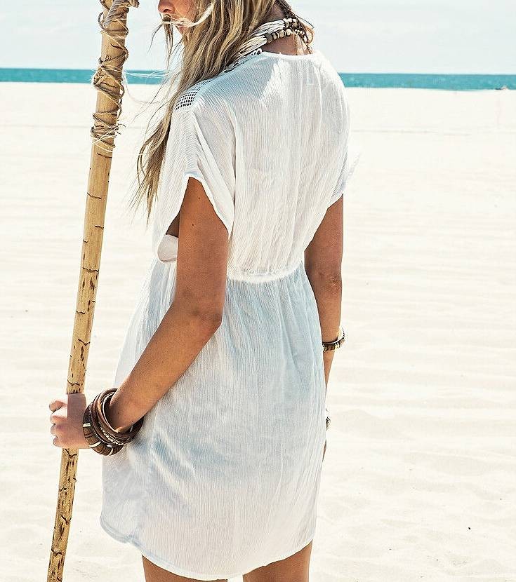 レディース　トップス　ビーチウェア　カットソー　ラッシュガード　カバービキニ　無地　日焼け対策　UV対策　薄地　深Vネック　半袖　大人可愛い　フリーサイズ　カジュアル　ビーチ　カバーアップ　リゾート　ホワイト　送料無料