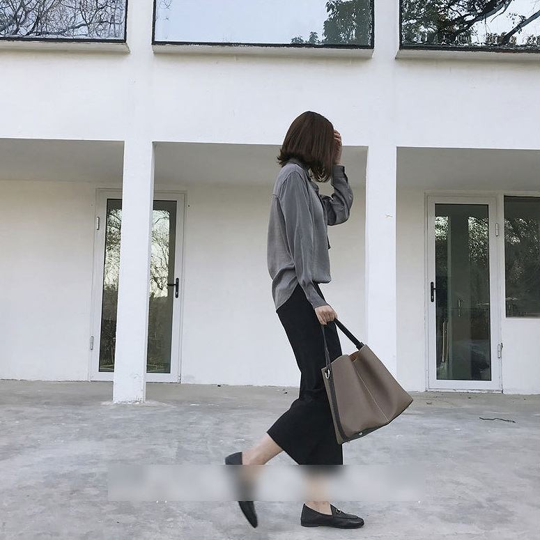 レディース　トップス　シャツ　ブラウス　長袖　無地　シンプル　リボン　シルク　ふんわり　ゆったり　おしゃれ　カジュアル　フェミニン　かわいい　上品　エレガント　オフィス　ビジネス　通勤　普段着　デート　グレー　ネイビー　ブラウン　送料無料