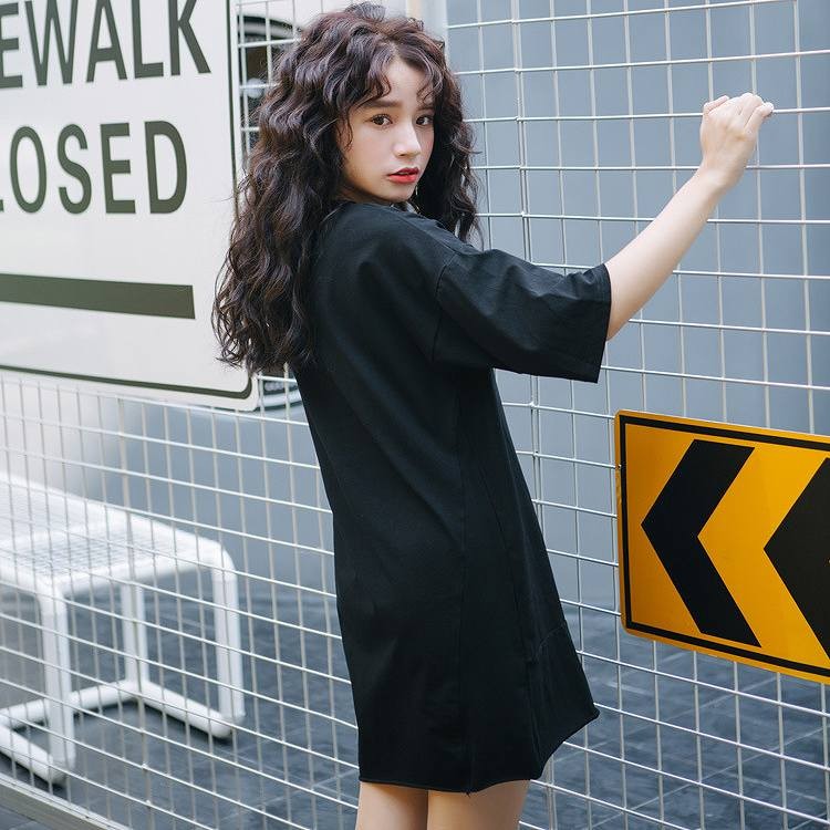 レディース　Tシャツ　ワンピース　ロング丈　クルーネック　プリント　半袖　ショートスリーブ　トップス　カジュアル　キュート　可愛い　フェミニン　エレガント　セクシー　おしゃれ　お出かけ　お呼ばれ　ブラック　ホワイト　黒　白色　S　M　L　サイズ　送料無料