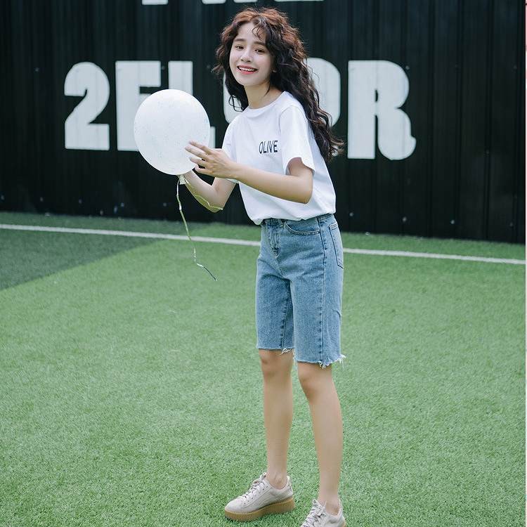 レディース　Tシャツ　半袖　ラウンドネック　プリント　ショートスリーブ　トップス　カジュアル　キュート　可愛い　フェミニン　エレガント　セクシー　おしゃれ　お出かけ　お呼ばれ　ホワイト　ブラック　黒色　白　S　M　L　XL　サイズ　送料無料