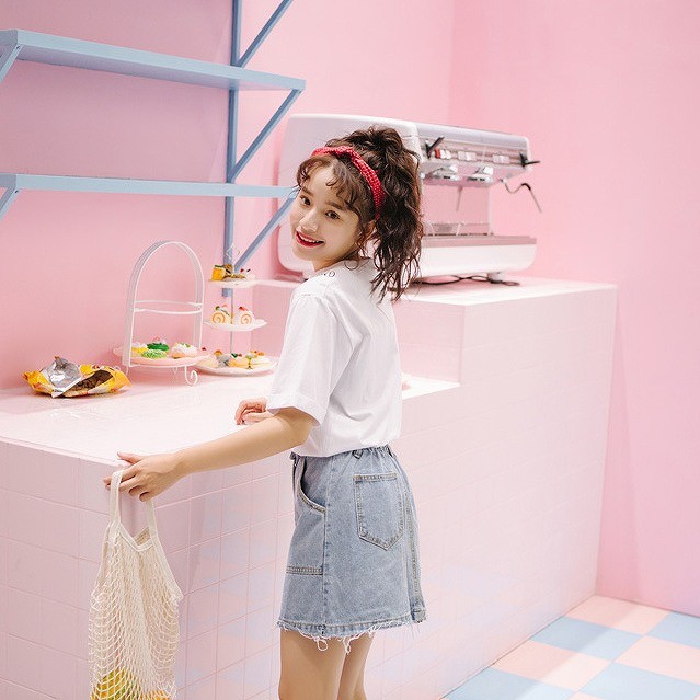 レディース　Tシャツ　半袖　クルーネック　プリント　ショートスリーブ　トップス　カジュアル　キュート　可愛い　フェミニン　エレガント　セクシー　おしゃれ　お出かけ　お呼ばれ　ホワイト　ブラウン　茶色　白　S　M　L　XL　サイズ　送料無料