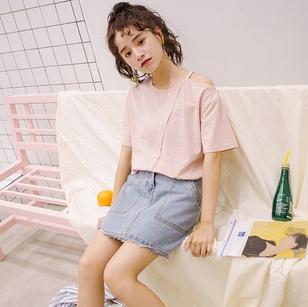 レディース　Tシャツ　半袖　クルーネック　ショルダーカット　ショートスリーブ　トップス　カジュアル　キュート　可愛い　フェミニン　エレガント　セクシー　おしゃれ　お出かけ　お呼ばれ　ブルー　ホワイト　ピンク　水色　白　S　M　L　XL　サイズ　送料無料