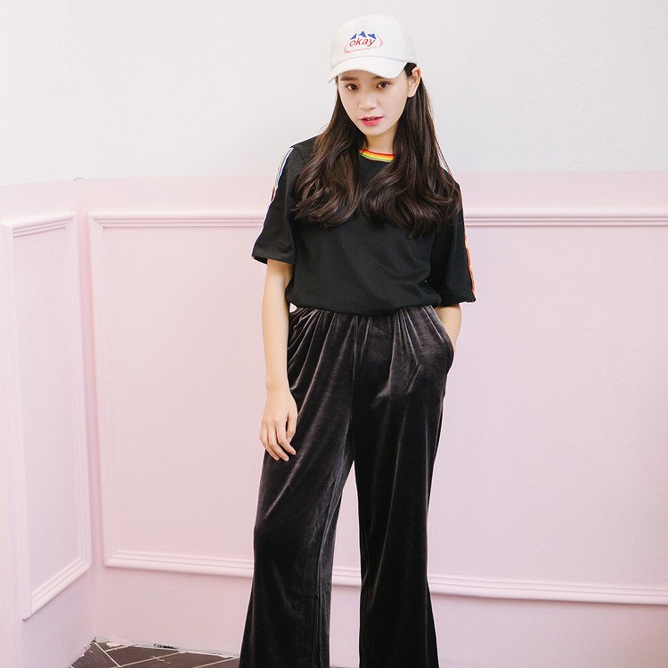 レディース　クルーネック　虹色　リブ　Tシャツ　半袖　ショートスリーブ　トップス　カジュアル　キュート　可愛い　フェミニン　エレガント　セクシー　おしゃれ　お出かけ　お呼ばれ　ブラック　ホワイト　黒色　白　S　M　L　XL　サイズ　送料無料