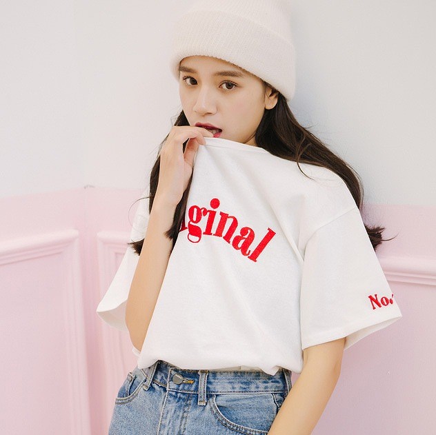 レディース　Tシャツ　刺繍　ロゴ　半袖　クルーネック　ショートスリーブ　トップス　カジュアル　キュート　可愛い　フェミニン　エレガント　セクシー　おしゃれ　お出かけ　お呼ばれ　ホワイト　白　S　M　L　XL　サイズ　送料無料