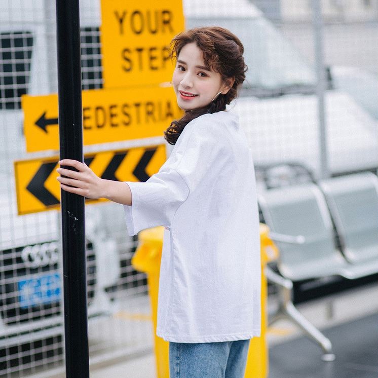 レディース　Tシャツ　ロゴ　プリント　半袖　ラウンドネック　ショートスリーブ　トップス　カジュアル　キュート　可愛い　フェミニン　エレガント　セクシー　おしゃれ　お出かけ　お呼ばれ　ホワイト　レッド　白　赤色　フリーサイズ　ワンサイズ　送料無料