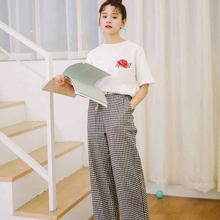 レディース　Tシャツ　薔薇　刺繍　半袖　ラウンドネック　ショートスリーブ　トップス　カジュアル　キュート　可愛い　フェミニン　エレガント　セクシー　おしゃれ　お出かけ　お呼ばれ　ホワイト　ブラック　白　黒色　S　M　L　XL　サイズ　送料無料