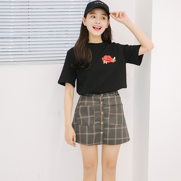 レディース　Tシャツ　薔薇　刺繍　半袖　ラウンドネック　ショートスリーブ　トップス　カジュアル　キュート　可愛い　フェミニン　エレガント　セクシー　おしゃれ　お出かけ　お呼ばれ　ホワイト　ブラック　白　黒色　S　M　L　XL　サイズ　送料無料