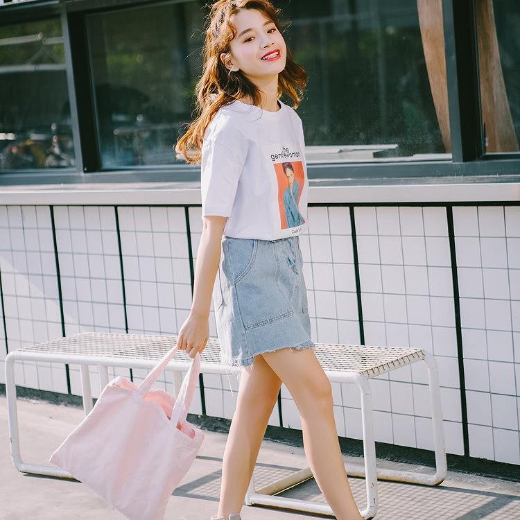 レディース　Tシャツ　プリント　半袖　クルーネック　ショートスリーブ　トップス　カジュアル　キュート　可愛い　フェミニン　エレガント　セクシー　おしゃれ　お出かけ　お呼ばれ　ブラック　ホワイト　黒　白色　S　M　L　XL　サイズ　送料無料