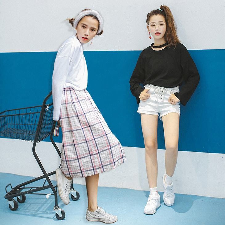 レディース　トップス　Tシャツ　カットソー　ラウンドネック　長袖　無地　ゆるT　大きいサイズ　カジュアル　大人可愛い　フェミニン　オフィス　デート　お出かけ　デイリー　ブラック　ホワイト　送料無料