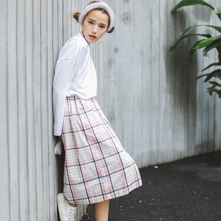 レディース　トップス　Tシャツ　カットソー　ラウンドネック　長袖　無地　ゆるT　大きいサイズ　カジュアル　大人可愛い　フェミニン　オフィス　デート　お出かけ　デイリー　ブラック　ホワイト　送料無料