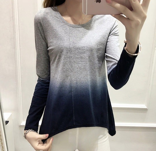 レディース　トップス　グラデーション　カットソー　Tシャツ　ラウンドネック　無地　長袖　シンプル　定番　大人可愛い　大きいサイズ　フェミニン　オフィス　デート　お出かけ　デイリー　ホワイト　グレー　カーキ　送料無料