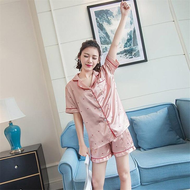 レディース　パジャマ　上下セット　ナイトウェア　半袖シャツ　ショートパンツ　シルク　大きいサイズ　カジュアル　フェミニン　大人可愛い　リラックス　ルームウェア　ラフスタイル　ピンク　送料無料