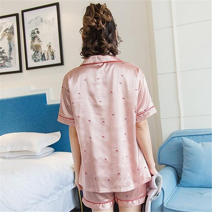 レディース　パジャマ　上下セット　ナイトウェア　半袖シャツ　ショートパンツ　シルク　大きいサイズ　カジュアル　フェミニン　大人可愛い　リラックス　ルームウェア　ラフスタイル　ピンク　送料無料