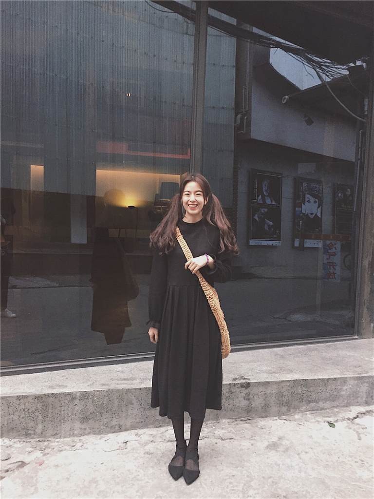 レディース　ワンピース　長袖　ゆったり　ニット　無地　ラウンドネック　フリーサイズ　カジュアル　大人可愛い　フォーマル　卒業式　卒園式　入学式　謝恩会　パーティ　デート　お出かけ　デイリー　ブラック　送料無料