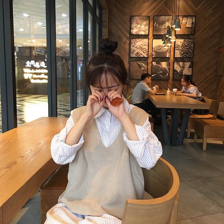 レディース　トップス　ストライプシャツ　ベスト　Vネック　無地　シャツワンピ　長袖　シンプル　フリーサイズ　ゆったり　おしゃれ　カジュアル　大人可愛い　フェミニン　デート　お出かけ　普段着　ベージュ　ホワイト　送料無料