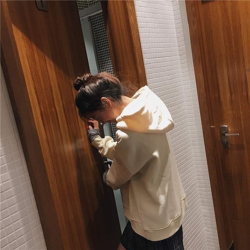 レディース　トップス　パーカー　アウター　長袖　無地　ベルベット　秋　冬　シンプル　ゆったり　ポケット　おしゃれ　カジュアル　大人可愛い　フェミニン　デート　お出かけ　通学　普段着　ベージュ　ホワイト　ブラウン　送料無料