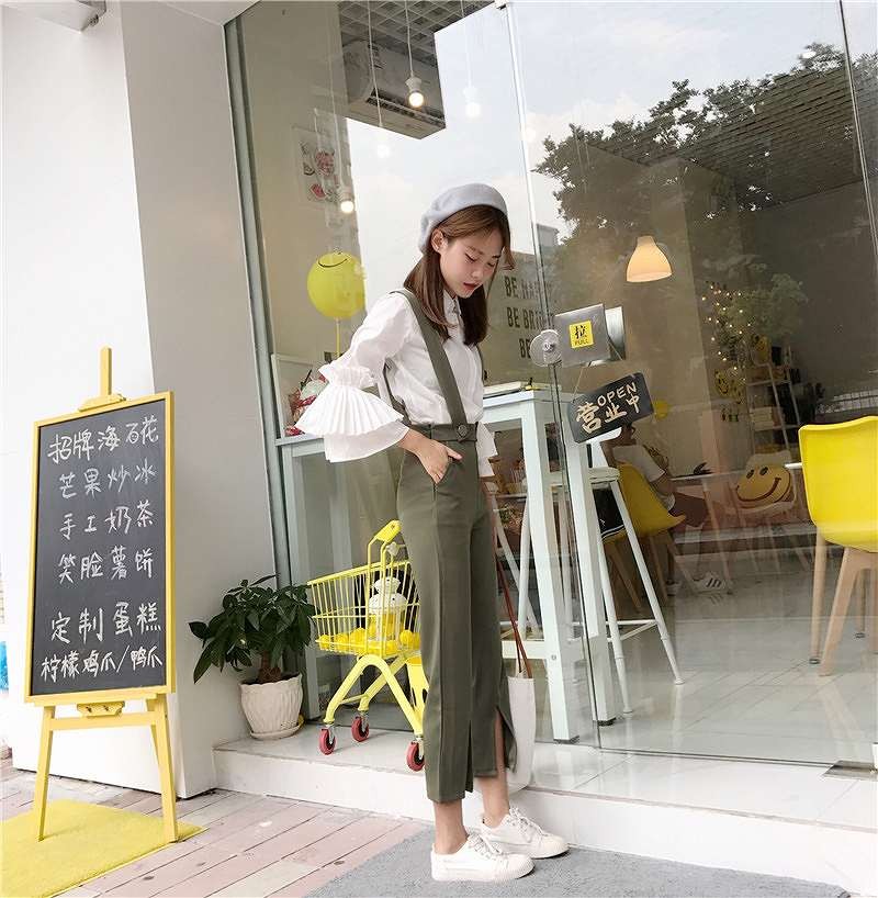 レディース　セットアップ　7分袖シャツ　袖フリル　ボトムス　サロペット　オーバーオール　クロップドパンツ　無地　フリーサイズ　カジュアル　大人可愛い　デイリー　お出かけ　デート　カーキ　送料無料