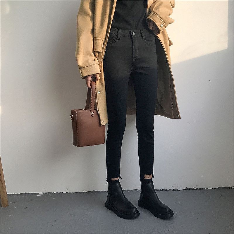 レディース　ボトムス　ストレートパンツ　ロングパンツ　ハイウエスト　コットン　切りっぱなし　アンクル丈　無地　大きいサイズ　美脚　脚長　カジュアル　大人可愛い　フェミニン　キュート　かわいい　デート　お出かけ　デイリー　ブラック　送料無料