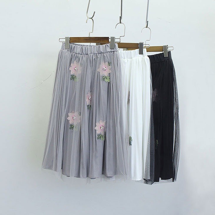 レディース　刺繍　花柄　スカート　ボトムス　女性　大人　キュート　清楚　可愛い　おしゃれ　ファッション　ブラック　グレー　ホワイト　ピンク　ライトピンク　フリーサイズ　ワンサイズ　送料無料