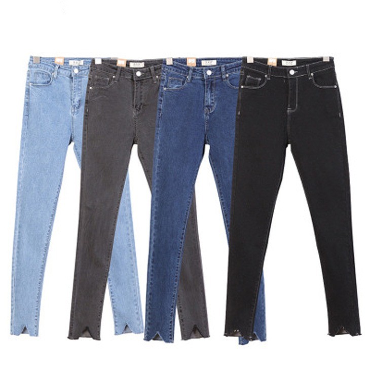 レディース　ボトムス　　ペンシルジーンズ　フレイドヘム　カットオフデニム　パンツ　デニム　ジーンズ　切りっぱなし　無地　大人カジュアル　フェミニン　大きいサイズ　シンプル　美脚　脚長効果　普段着　ブラック　グレー　ライトブルー　ネイビー　送料無料