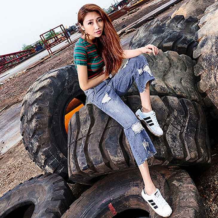 レディース　ボトムス　ジーンズ　デニム　クロップドパンツ　フレイドヘム　切りっぱなし　カットオフデニム　ダメージ　クラッシュデニム　ストレート　ワイドレッグ　大人カジュアル　フェミニン　大きいサイズ　シンプル　リゾート　普段着　デイリー　ブルー　送料無料