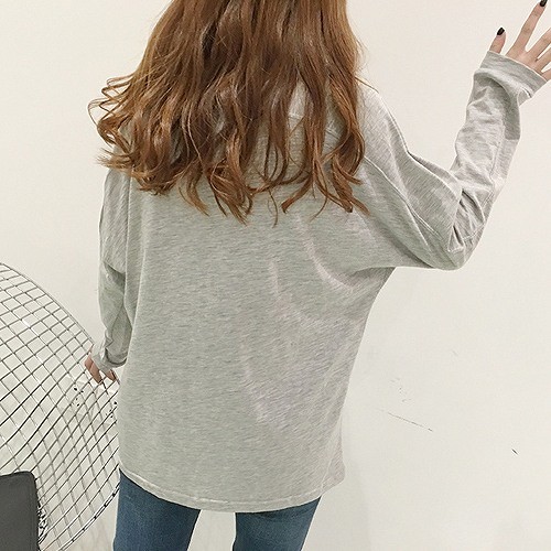 レディース　トップス　Tシャツ　カットソー　Vネック　長袖　シンプル　無地　キュート　かわいい　フリーサイズ　カジュアル　大人可愛い　フェミニン　ルームウェア　リラックス　ブラック　ホワイト　グレー　送料無料