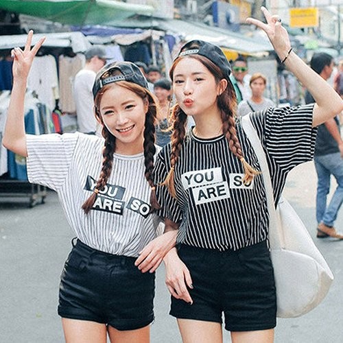 レディース　トップス　Tシャツ　カットソー　ラウンドネック　半袖　シンプル　ストライプ　キュート　かわいい　フリーサイズ　カジュアル　大人可愛い　フェミニン　デート　お出かけ　ホワイト　ブラック　送料無料