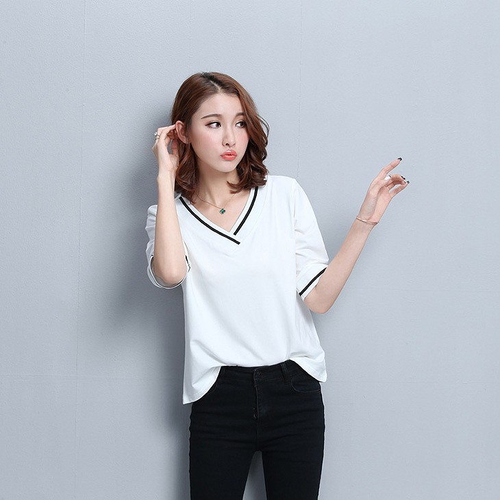 レディース　トップス　カットソー　Tシャツ　無地　Ｖネック　5分袖　半袖　綿　シンプル　ゆったり　カジュアル　大人可愛い　フェミニン　仕事着　オフィス　デート　お出かけ　普段着　ホワイト　白　送料無料