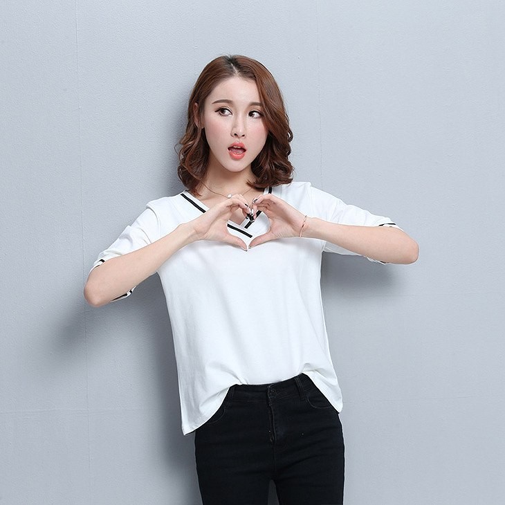 レディース　トップス　カットソー　Tシャツ　無地　Ｖネック　5分袖　半袖　綿　シンプル　ゆったり　カジュアル　大人可愛い　フェミニン　仕事着　オフィス　デート　お出かけ　普段着　ホワイト　白　送料無料