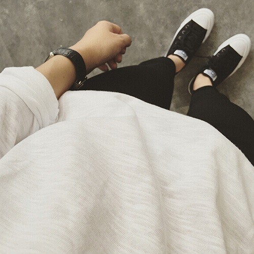 レディース　トップス　シャツ　無地　カットソー　ラウンドネック　長袖　シンプル　コットン　綿　春　夏　ゆったり　カジュアル　大人可愛い　フェミニン　おしゃれ　通勤　デート　お出かけ　普段着　ホワイト　白　送料無料