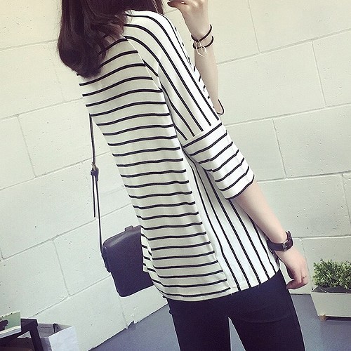 レディース　トップス　Tシャツ　ストライプ　ボーダー　７分袖　カットソー　綿　シンプル　ゆったり　カジュアル　ラウンドネック　大人可愛い　フェミニン　デート　お出かけ　普段着　ホワイト　ブラック　送料無料