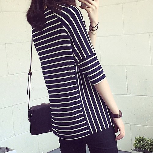 レディース　トップス　Tシャツ　ストライプ　ボーダー　７分袖　カットソー　綿　シンプル　ゆったり　カジュアル　ラウンドネック　大人可愛い　フェミニン　デート　お出かけ　普段着　ホワイト　ブラック　送料無料